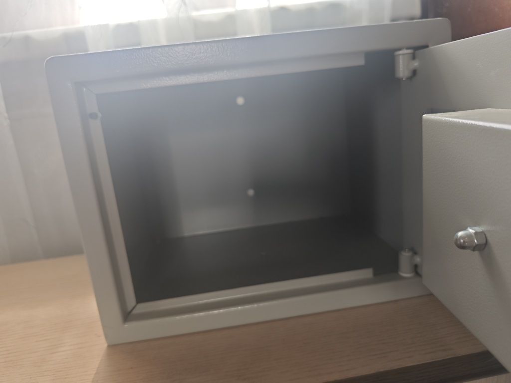 Продам сейф AIKO T-23EL