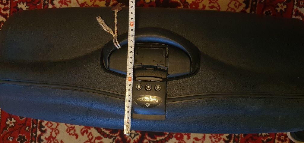 Швейцарский чемодан Samsonite из швейцарии своим ходом