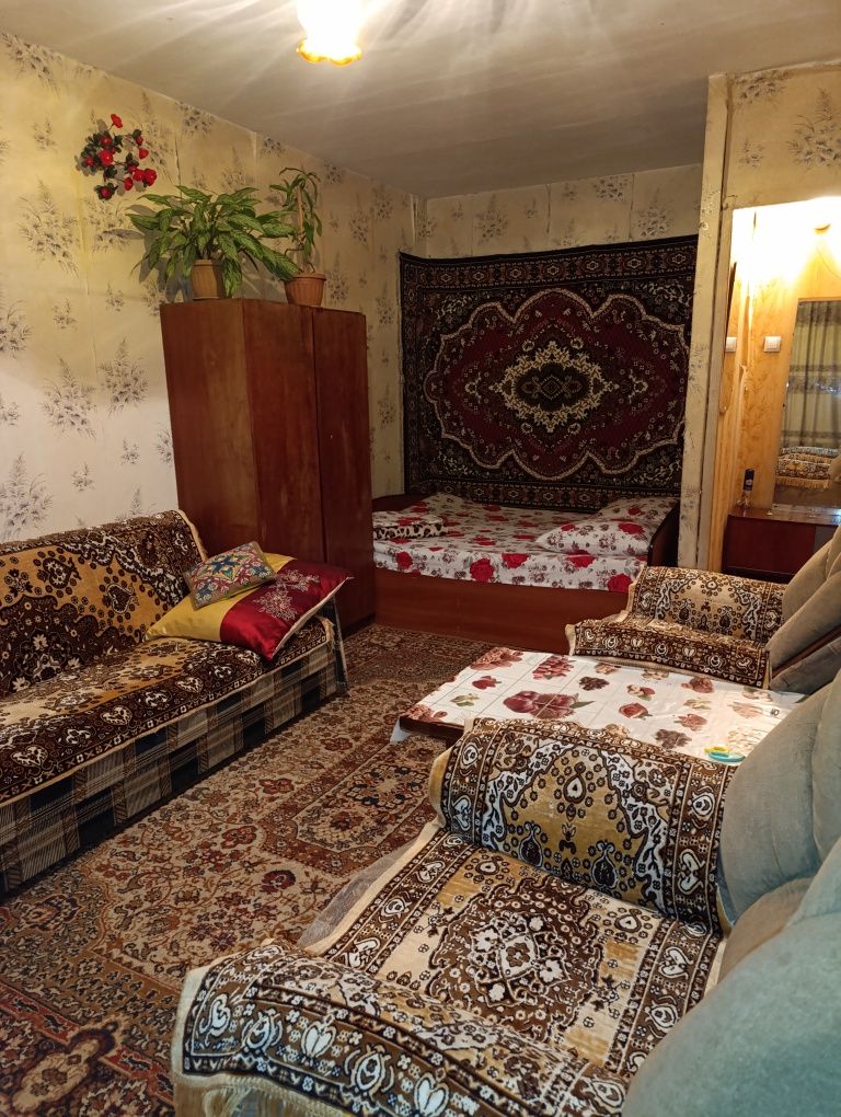 Сдаю посуточно,по часам,на ночь 1 ком.кв. в 7 мкр 19 д.район 39 школы
