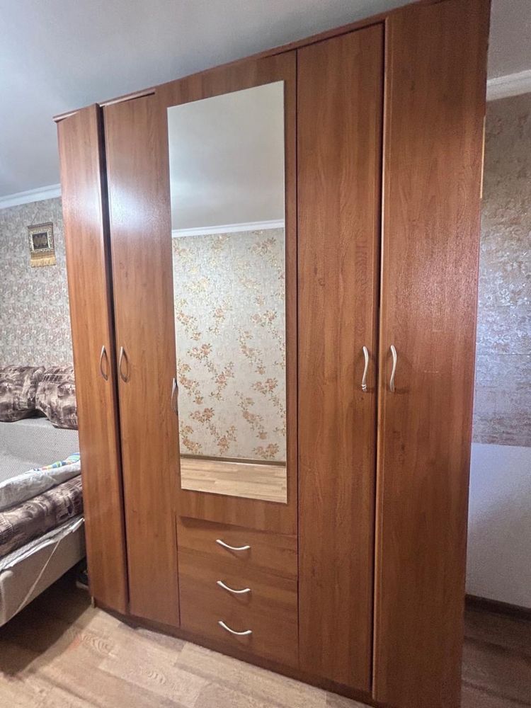 Продается шифоньер в хорошем состоянии