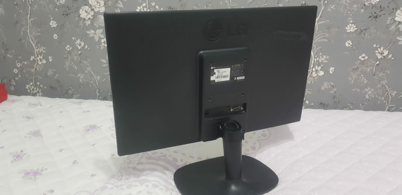 Монитор LG 19 дюймов в отличном состоянии  продам