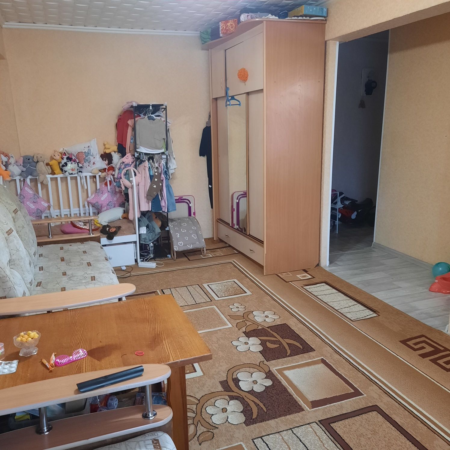 Обменяю однокомнатную квартиру на двухкомнатную с доплатой.