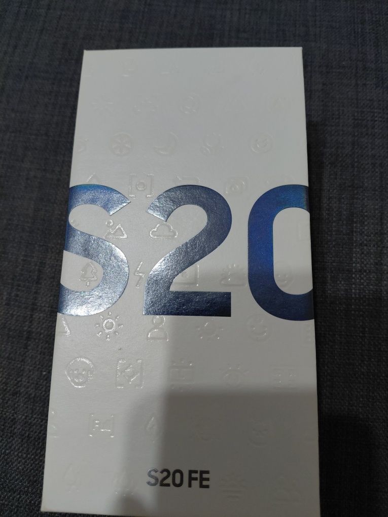 Продам Самсунг S20 fe