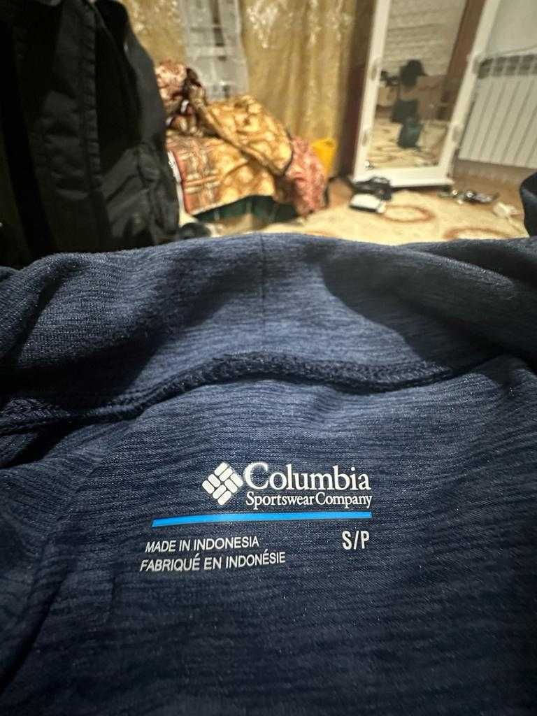 Продам спортивную кофту