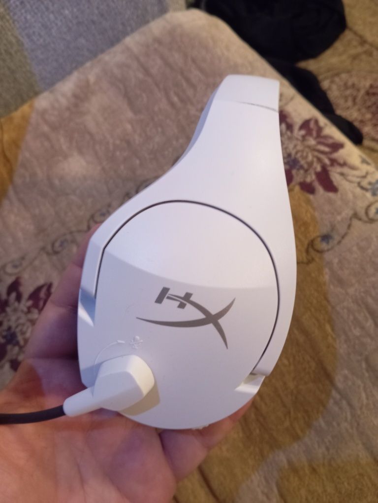 HyperX игровой наушники беспроводные оригинал куплен с каспи .