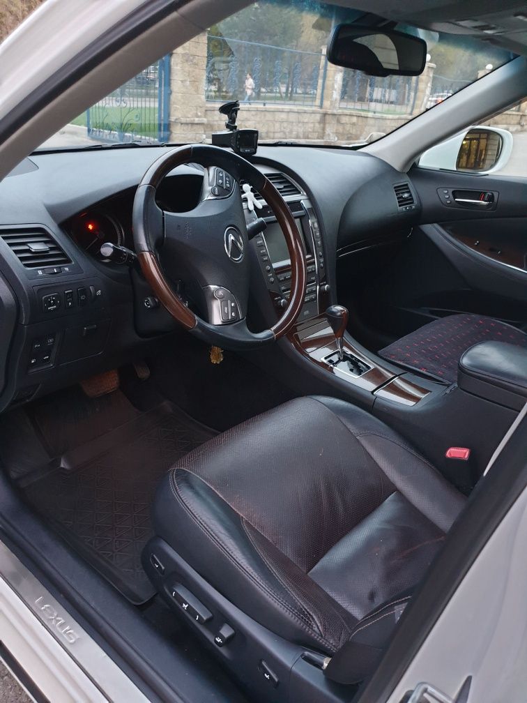 Продается Lexus ES 350 год выпуска 2011  с панорамной крышей