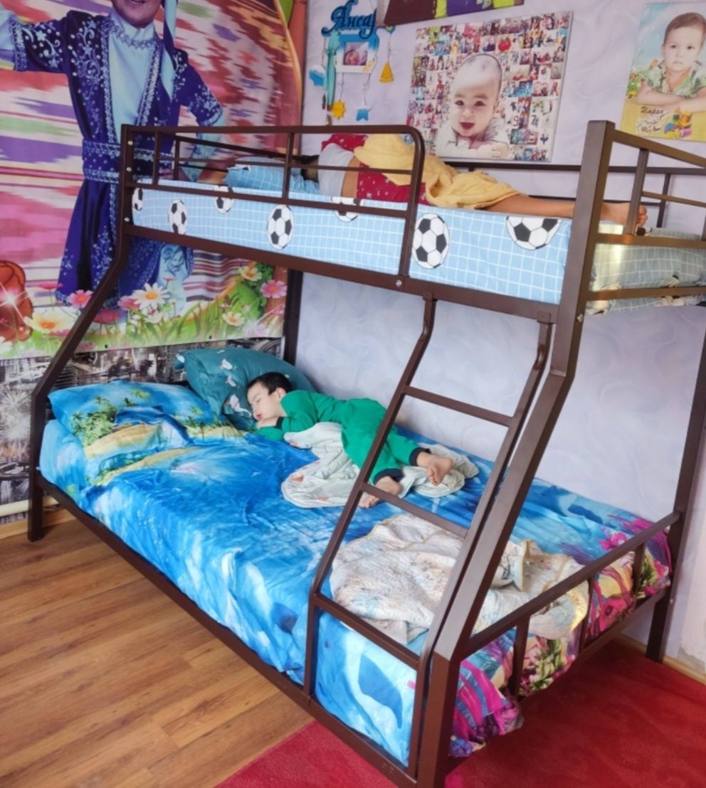 Кровать двухъярусная
