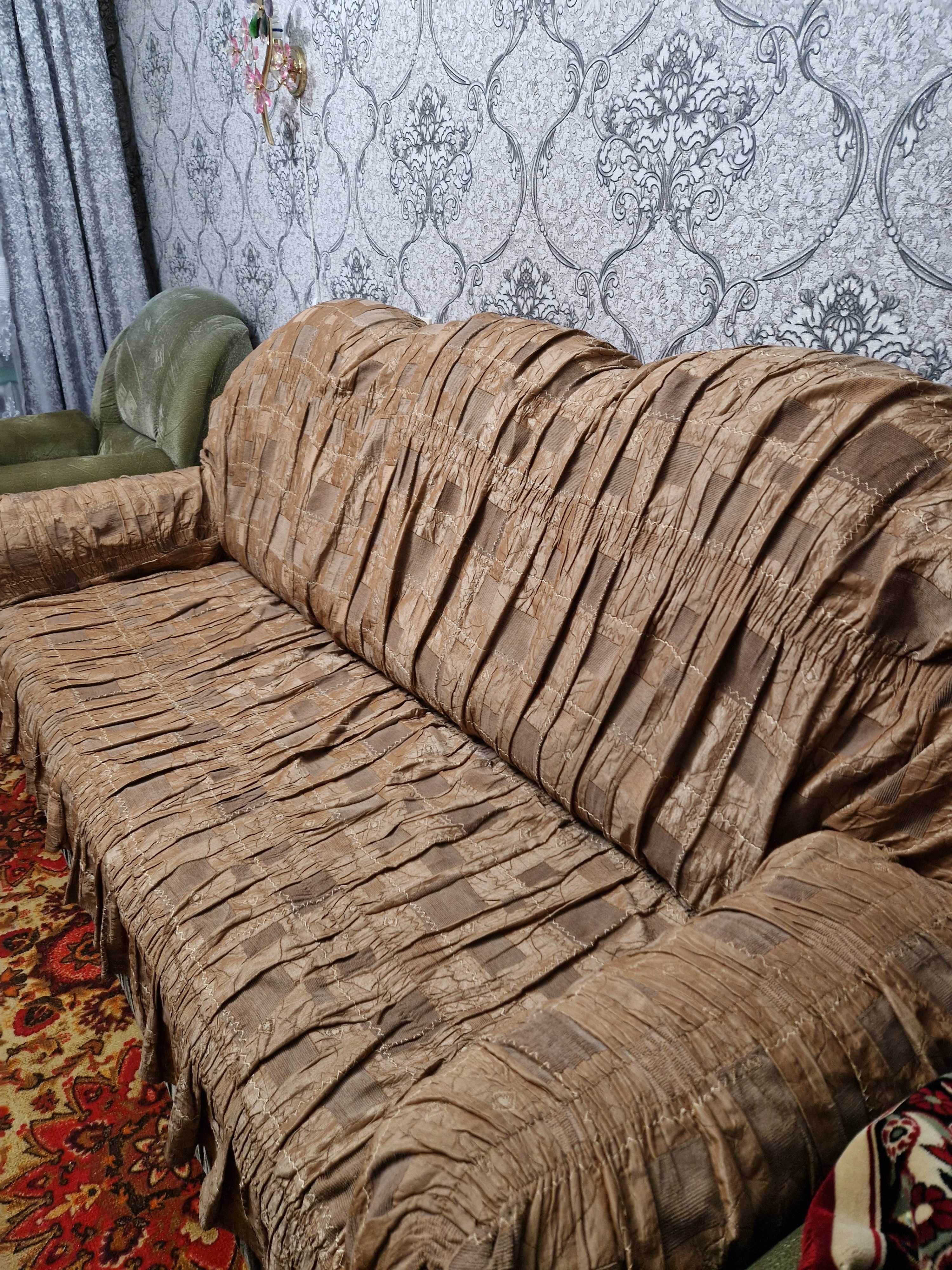 Продам диван в двумя креслами