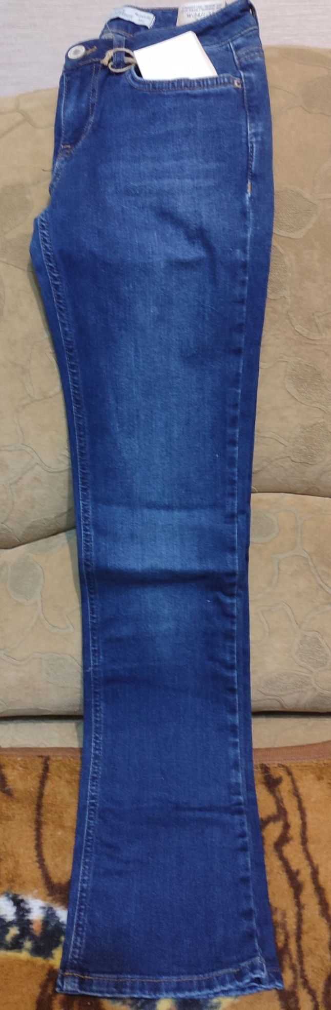 Продам новые женские джинсы