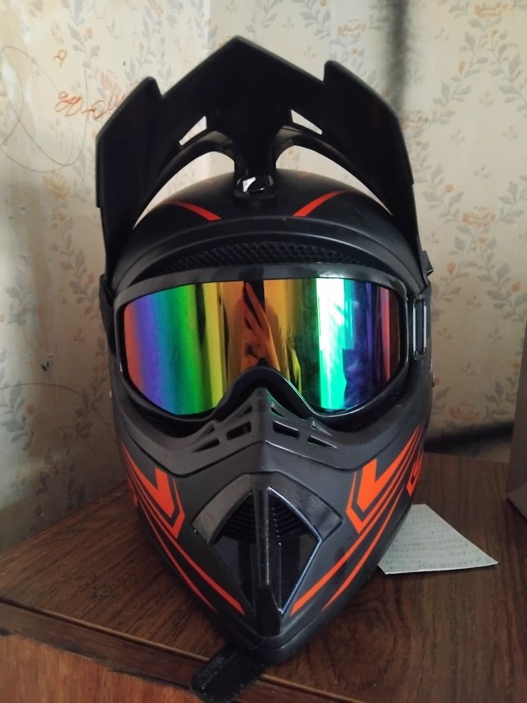 Продам шлем на мопед