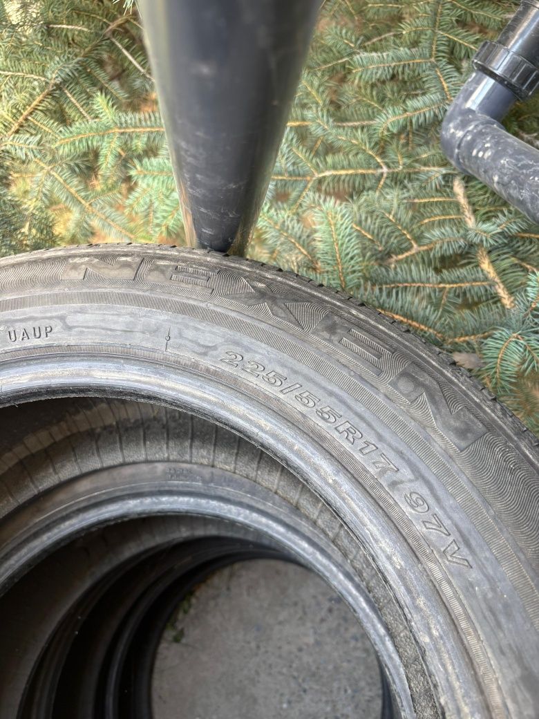 Шины 225/55/R17 в хорошем состоянии