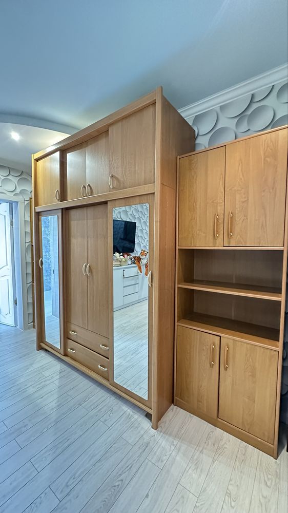 Продам шкаф купе + 2 небольших шкафа