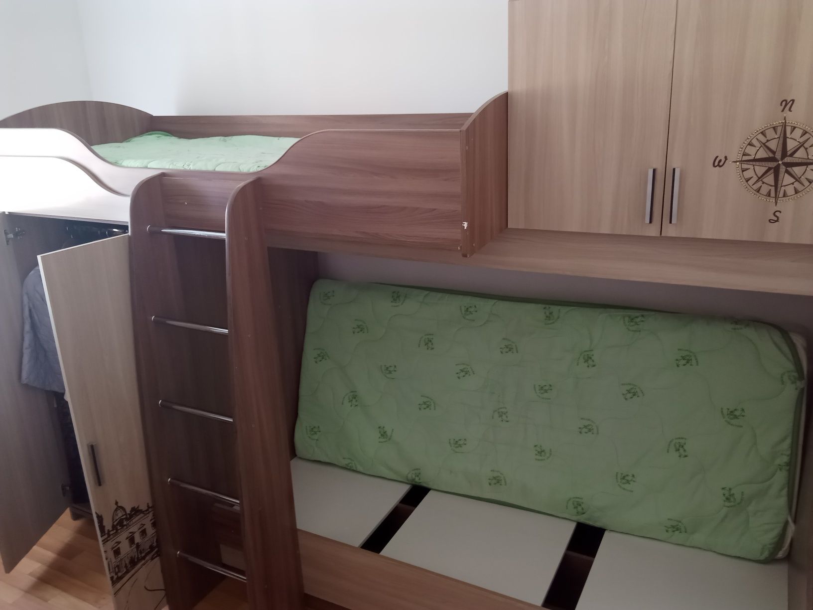 Двухярустная кровать с шкафом