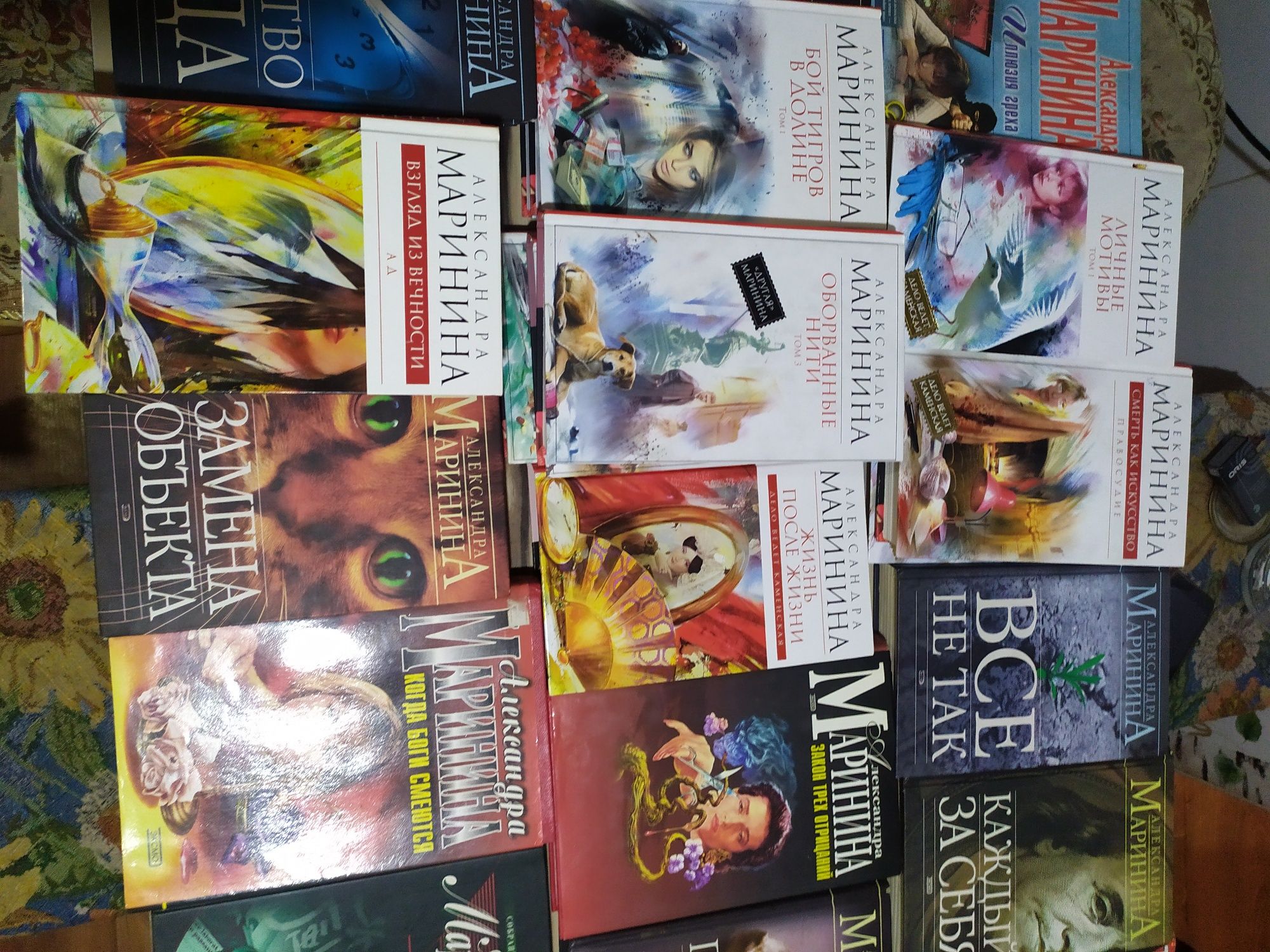 Книги Марининой. Детективы. В отличном состоянии.