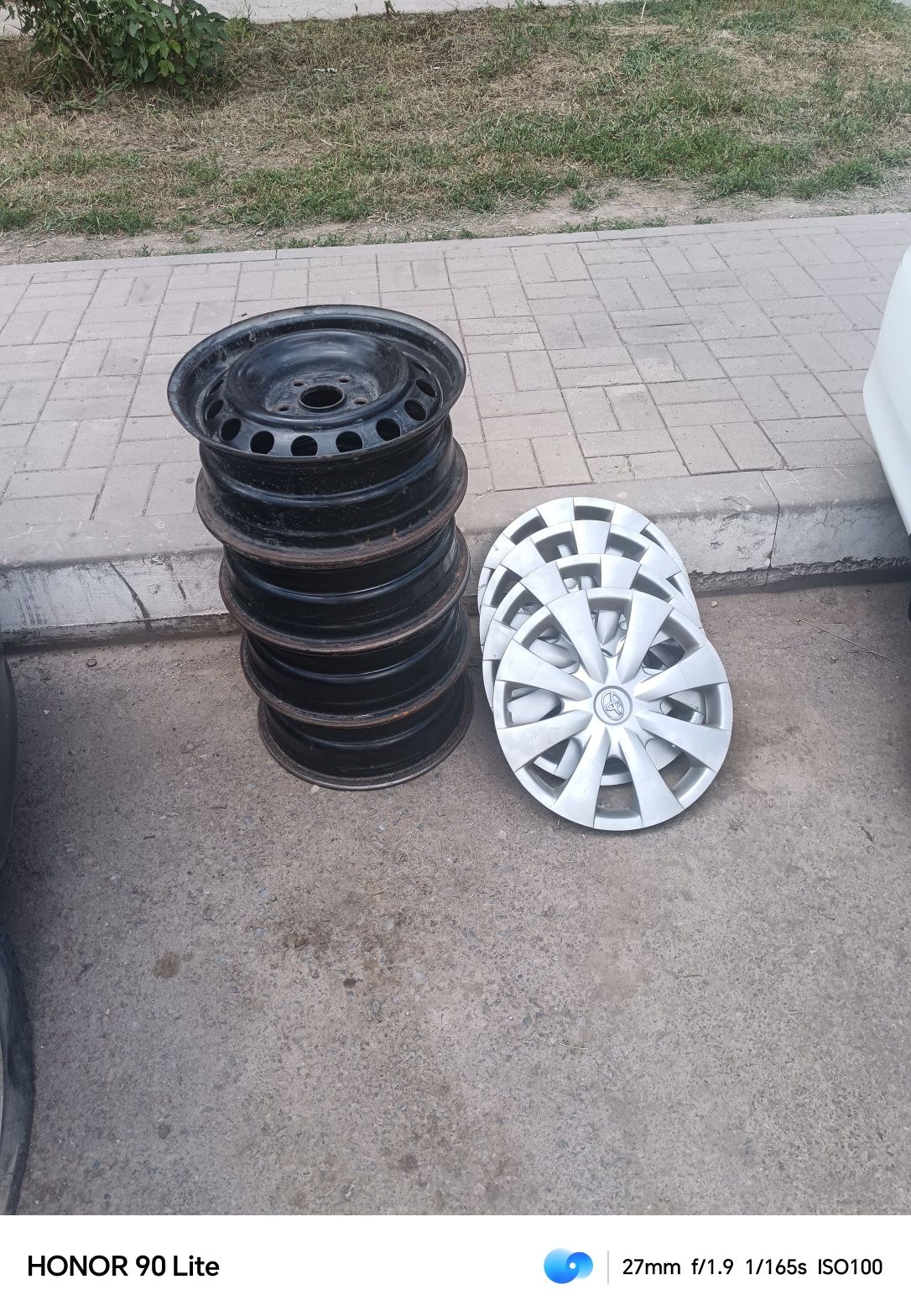 Продаю комплектом диски R 15  и колпаки