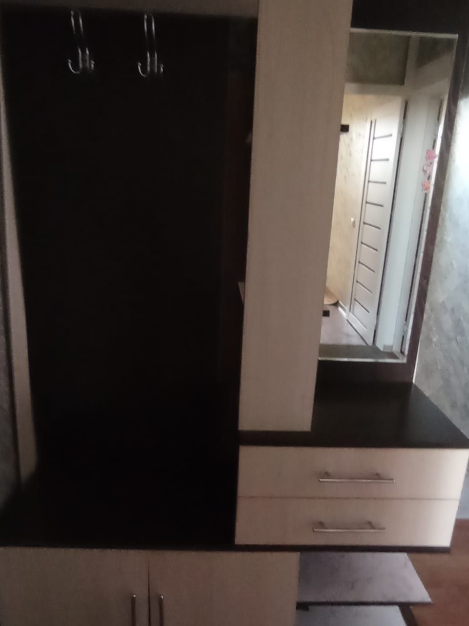 Прихожую шкаф срочно продам