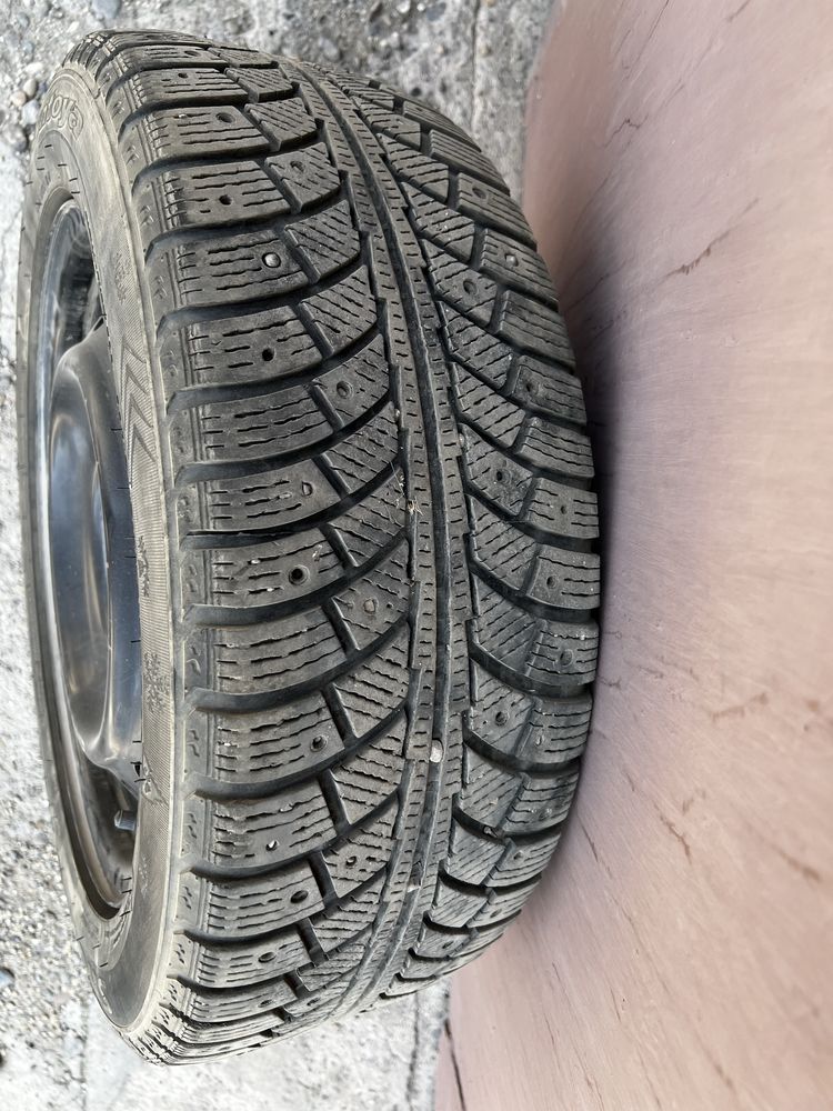 Продаю комплект шин с дисками 205/55 R16 — 4 шт