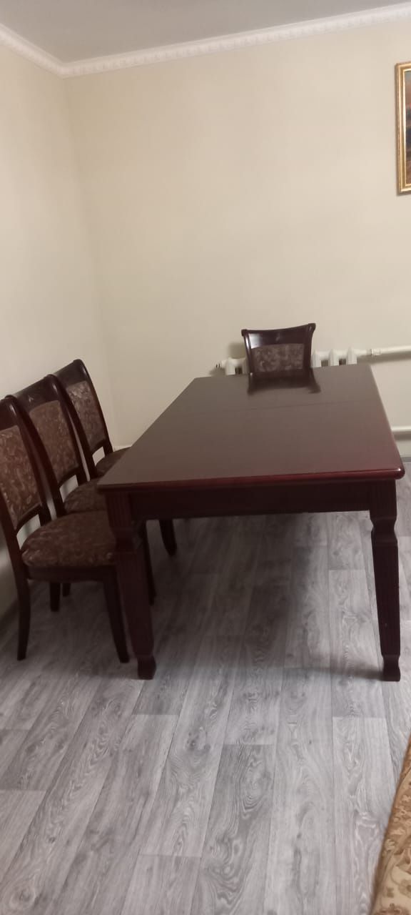 Стол в гостиную.