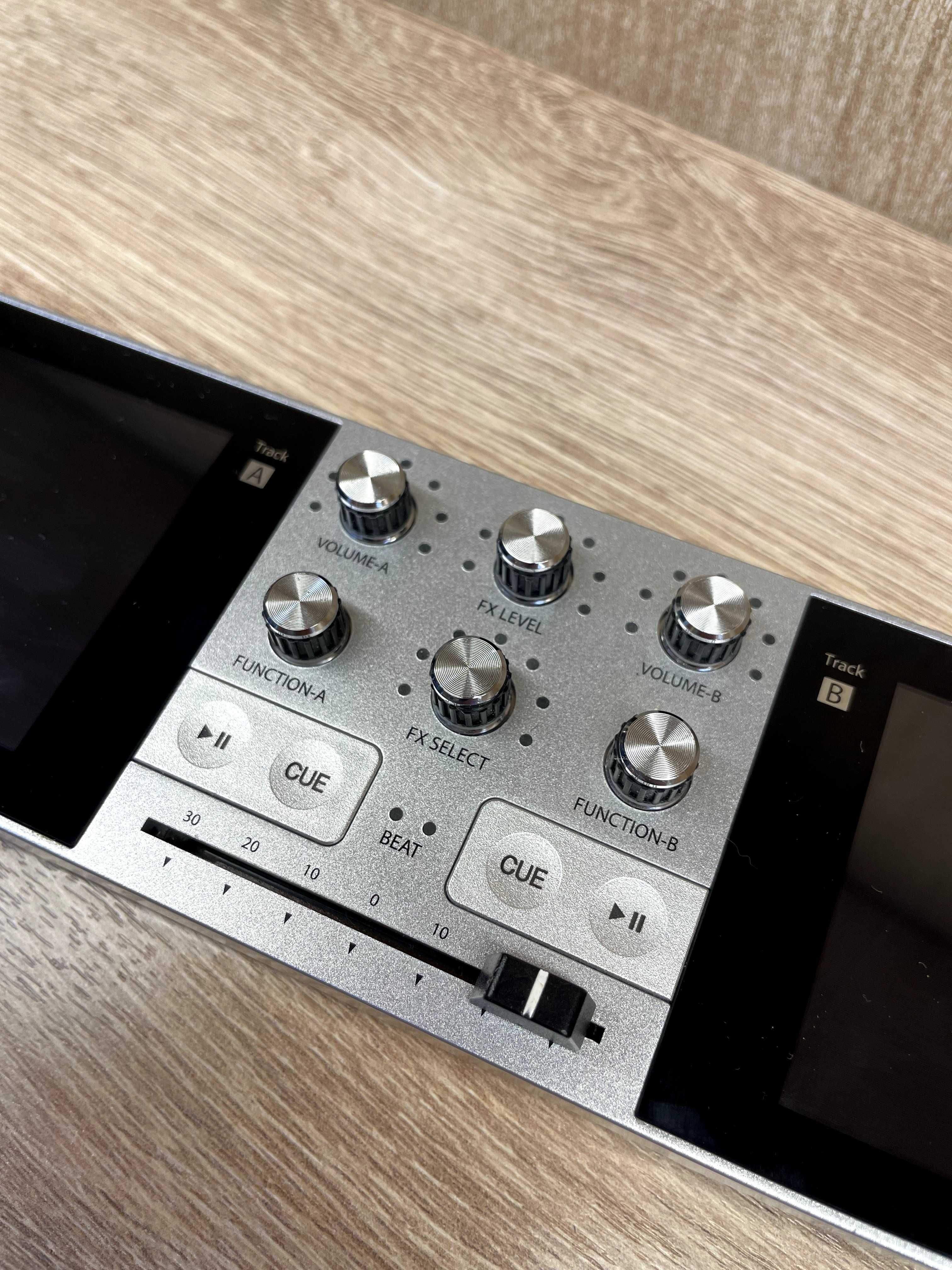 DJ-микшер Monster GODJ Portable DJ Mixer