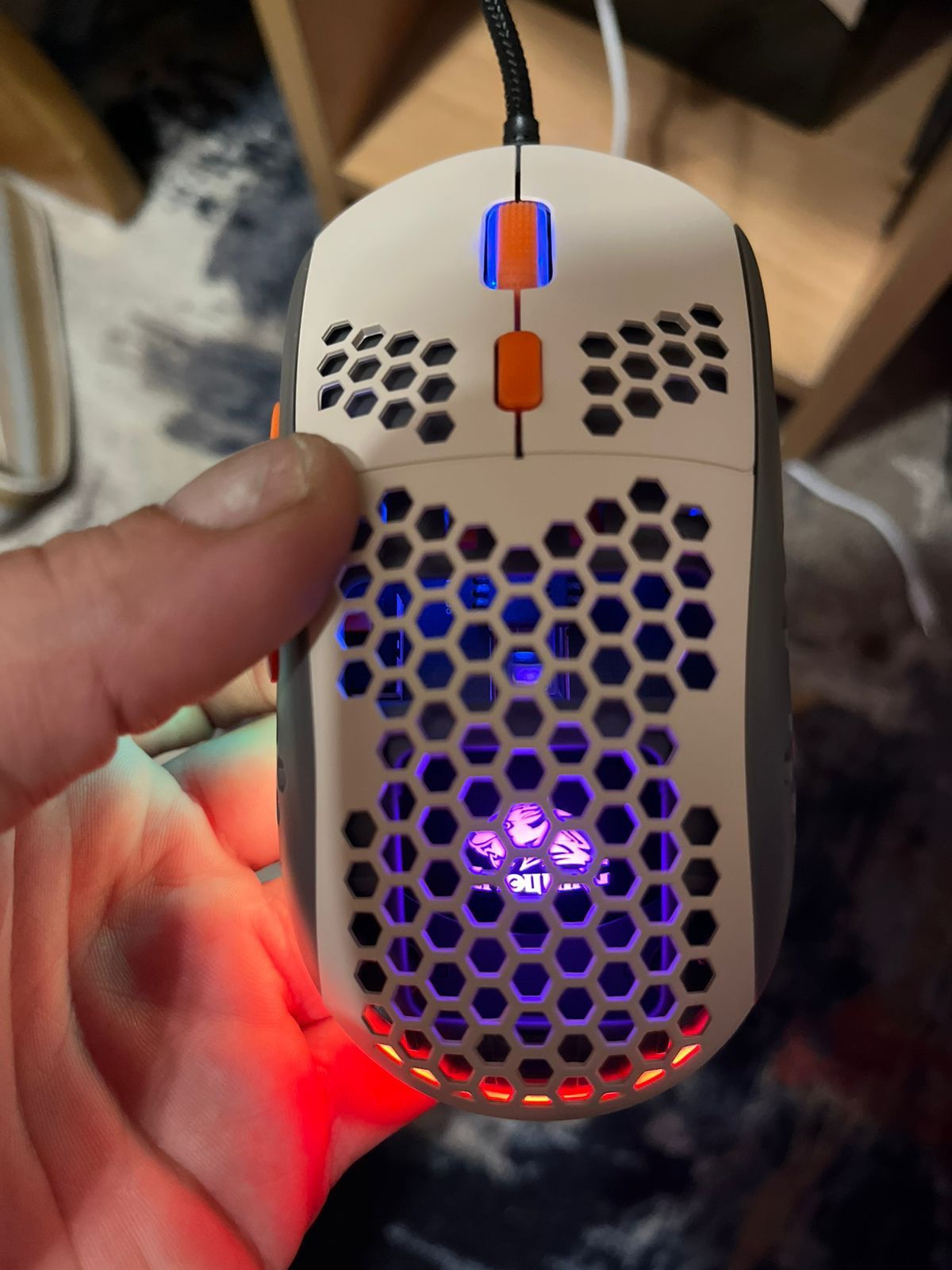 Продам игровую мышку M8 с RGB ( новый в упаковке )