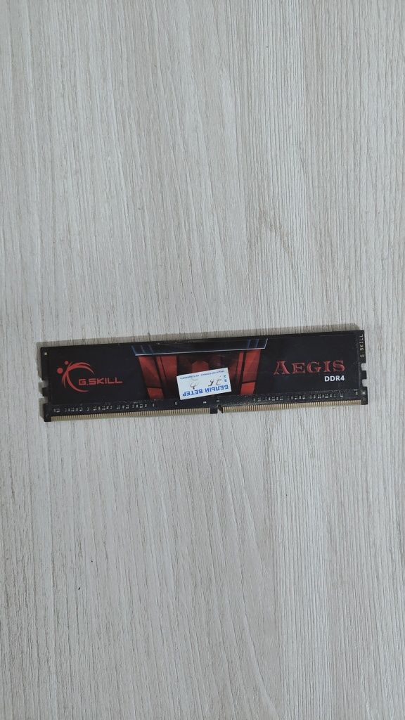 DDR 4 ОЗУ 4 гиг.
