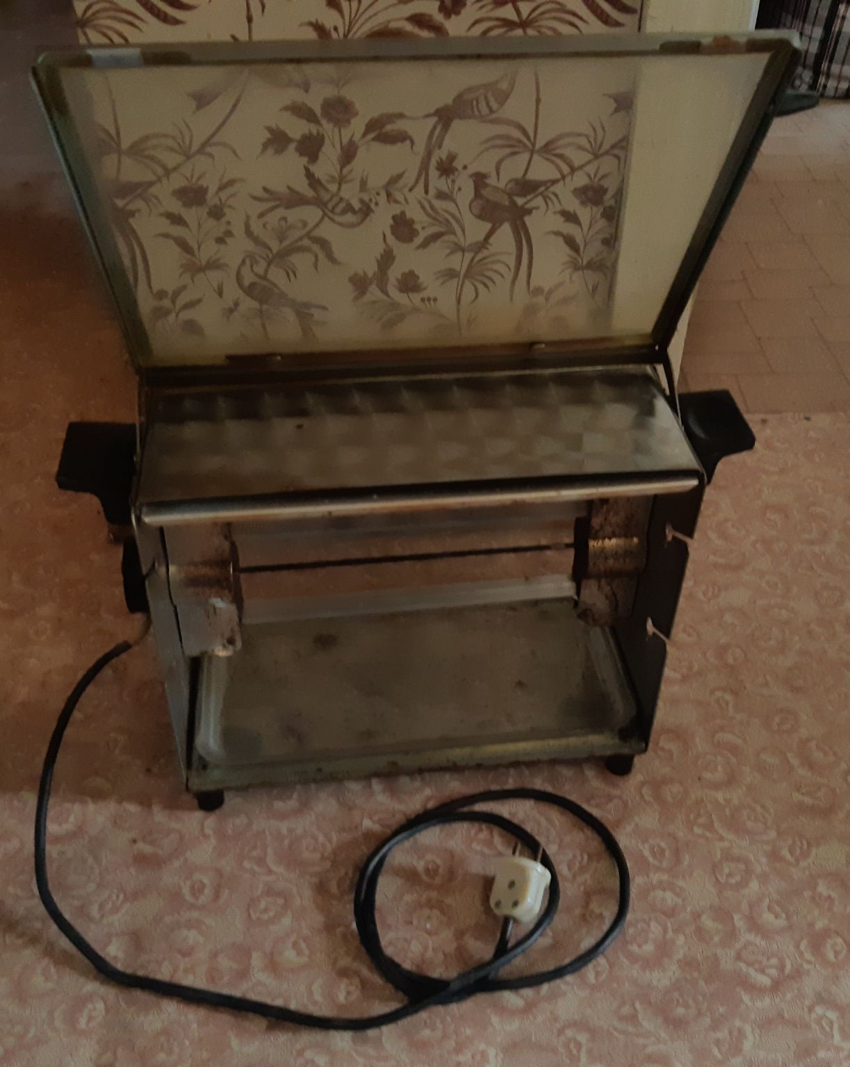 Продам б/у электрошашлычницу