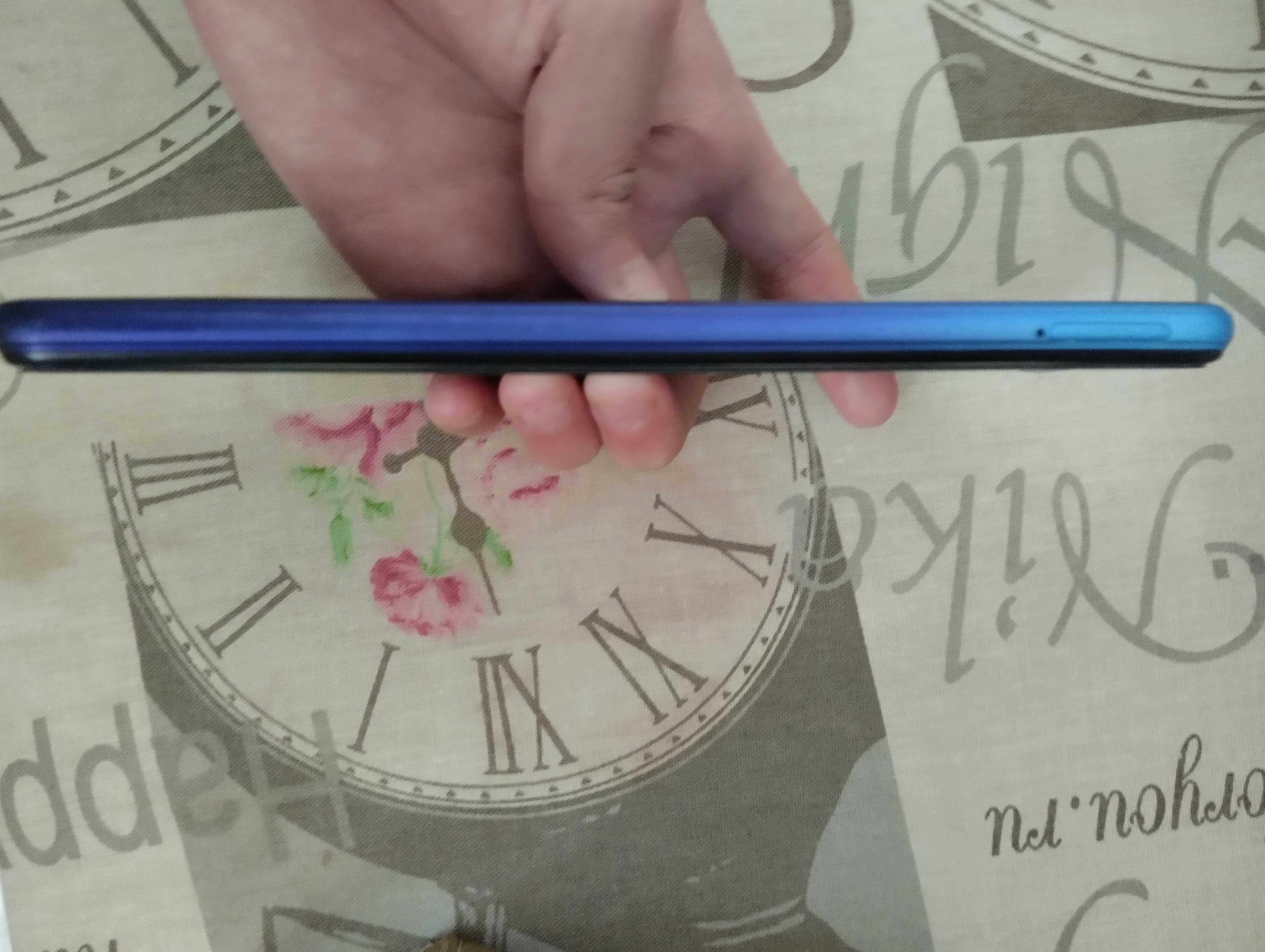 Vivo Y20 в комплекте 2 шнура,нушник,Чехол Сам телефон