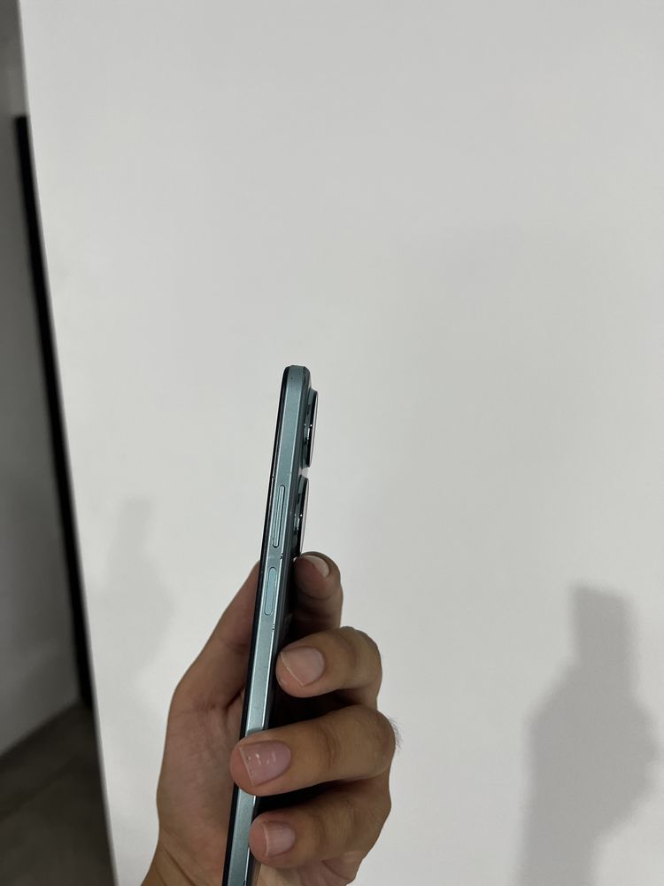 Продам смартфон Honor x7b