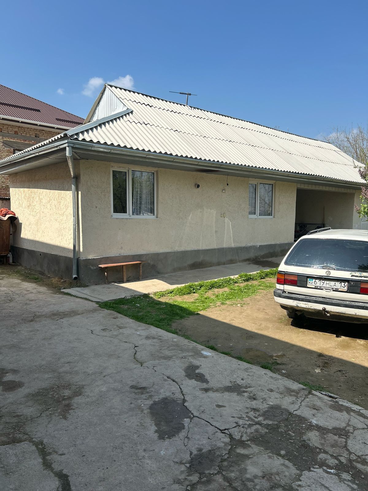 Сарағаш, Пердебековте  , 6бөлмелі үй, +2 бөлмелі времянка +жер телімі