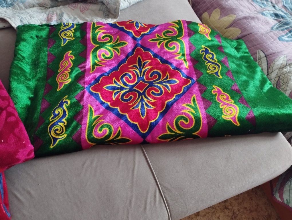 Продам көрпе с орнаментом