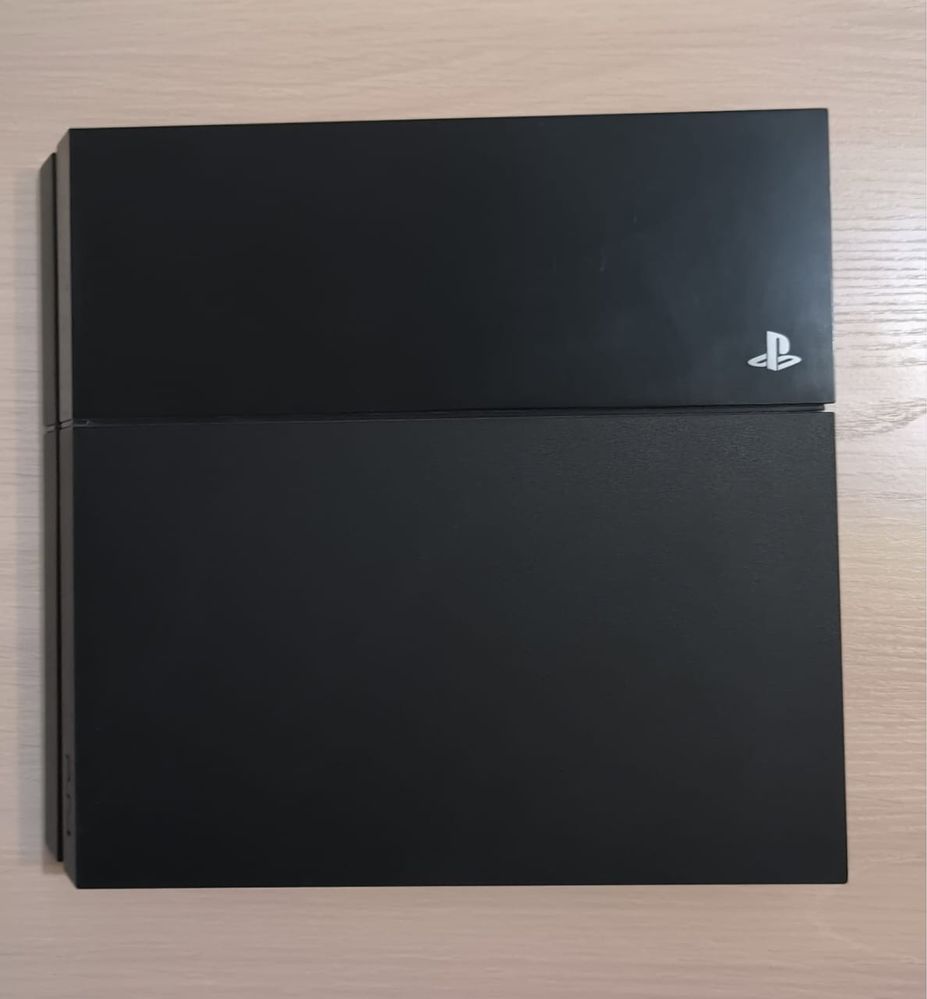 Sony PlayStation 4 500Gb ПРОДАМ