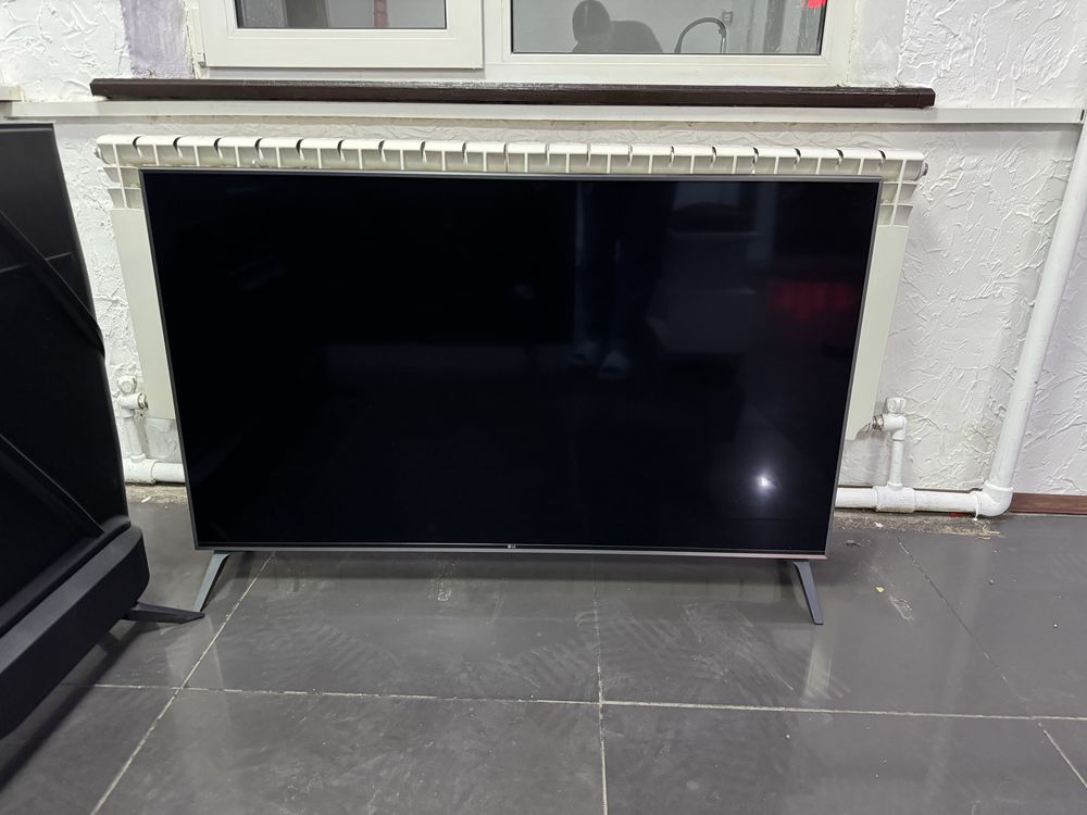 Продам телефизор LG 49 диагональ (оригинал)