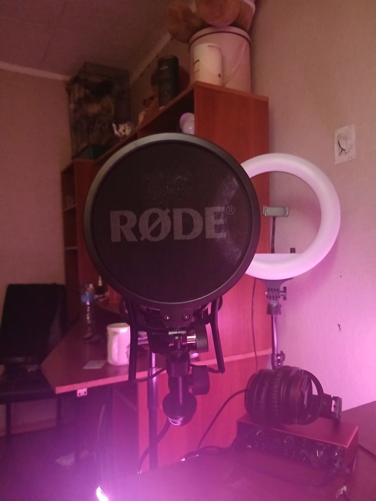 Продам студийный микрофон Rode NT1 Signature Series