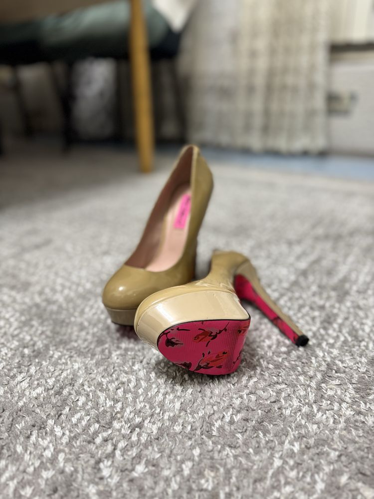 Christian Louboutin (торг есть)