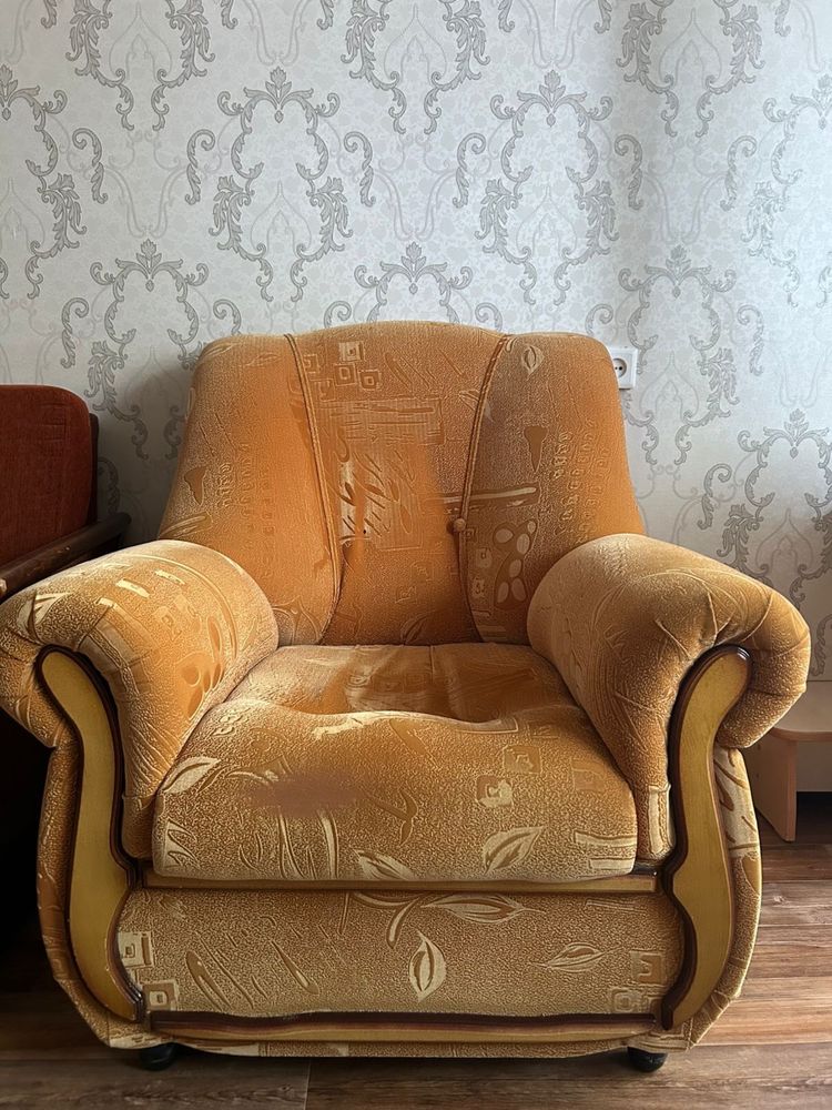 Продам раскладной диван с креслом