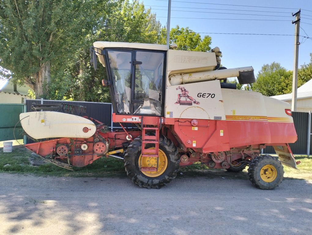 Продам комбайн в хорошем состояние
