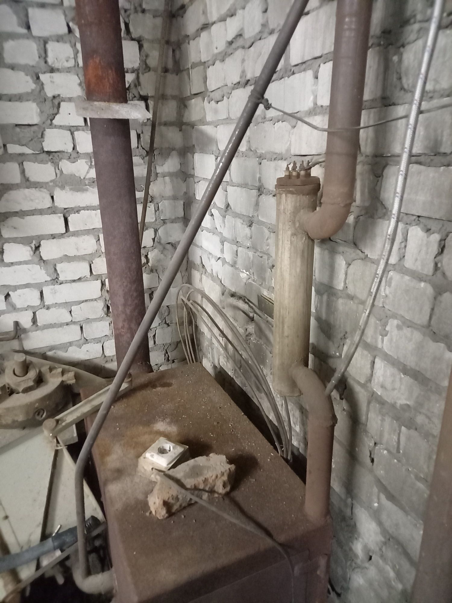 Продам гаражи район рынка Урал1 .