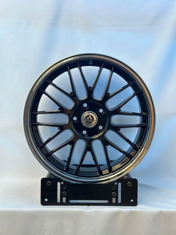 Продается комплект диск R18 5x114.3 воссены
