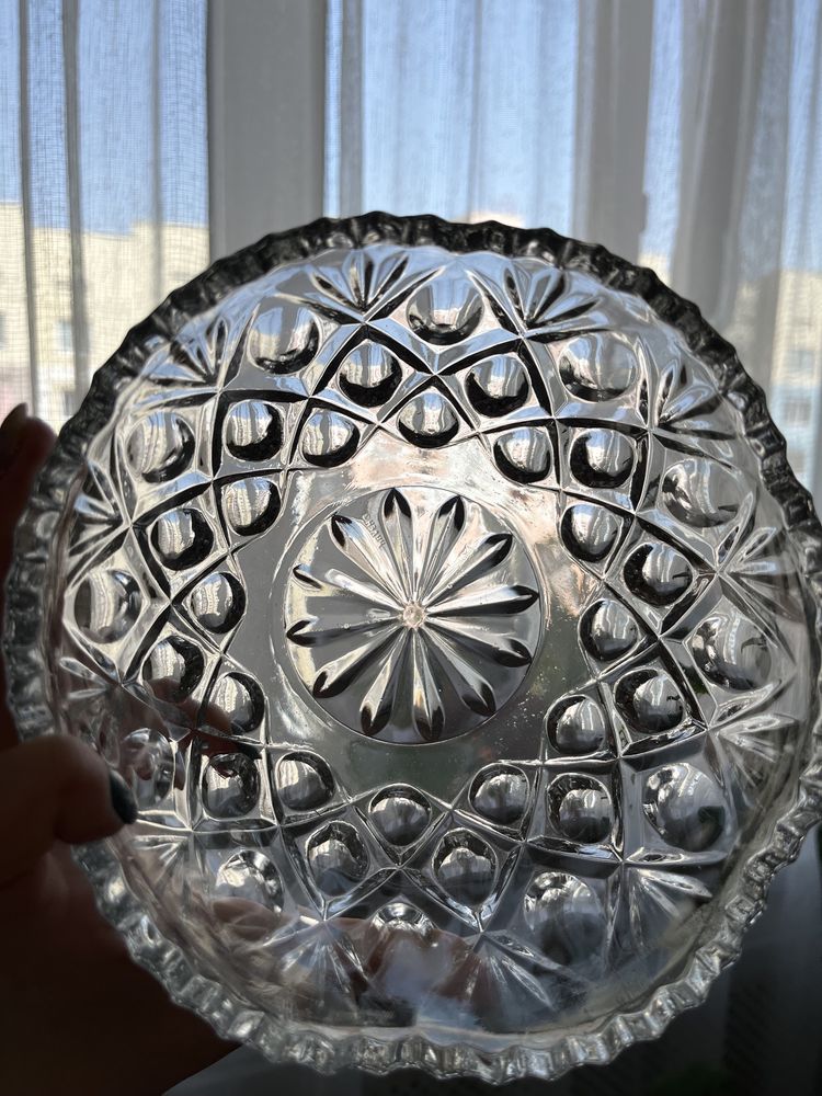 Стеклянная вазочка