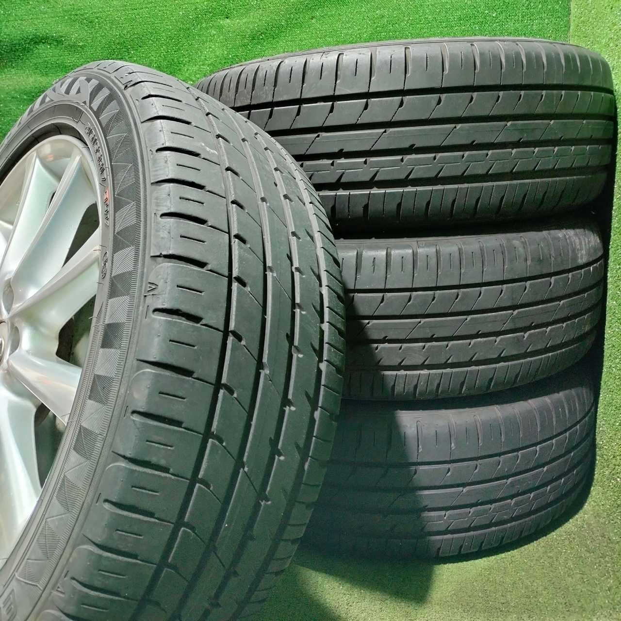 Продам Диск с шинами Dunlop RV504 Estima рестайлинг 215/55 R17 летний
