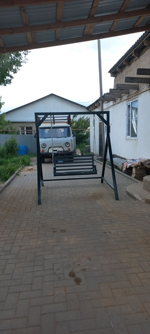 Продам качелю металлическую