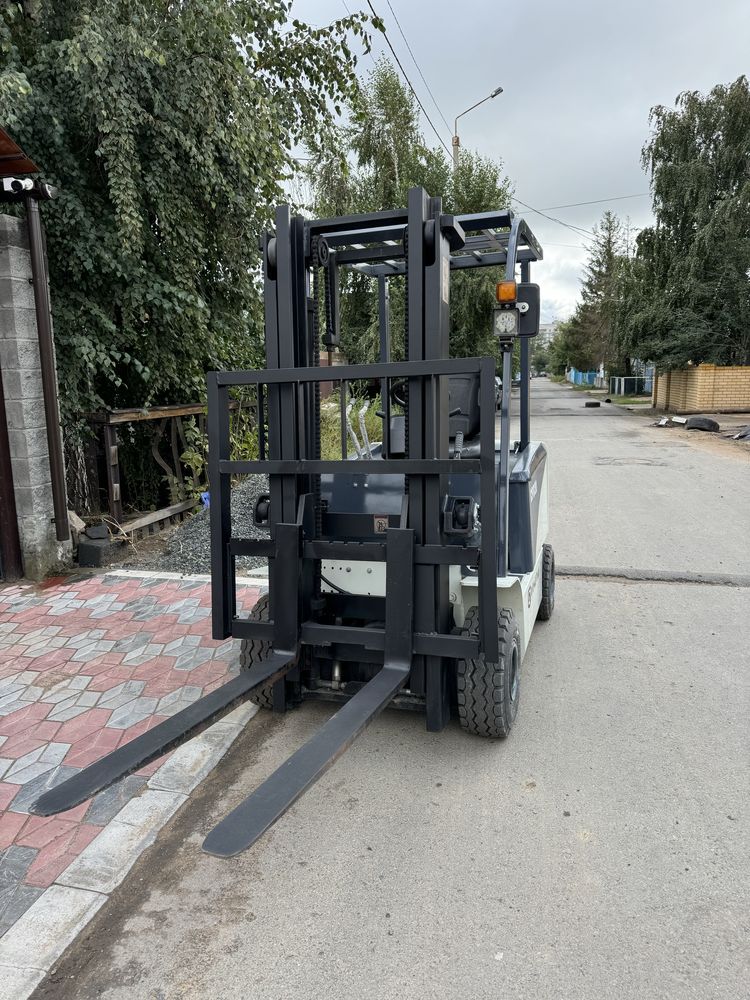 Погрузчик вилочный электрический