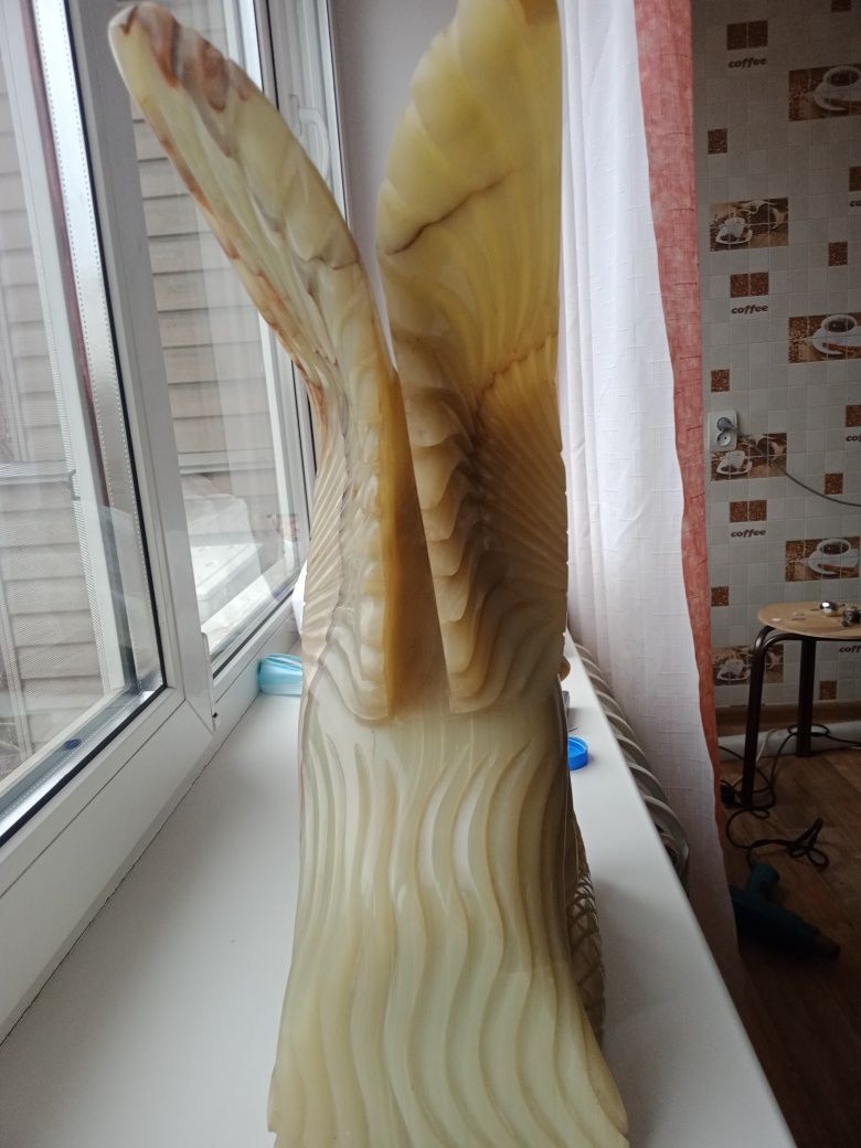 Статуэтка орла из камня