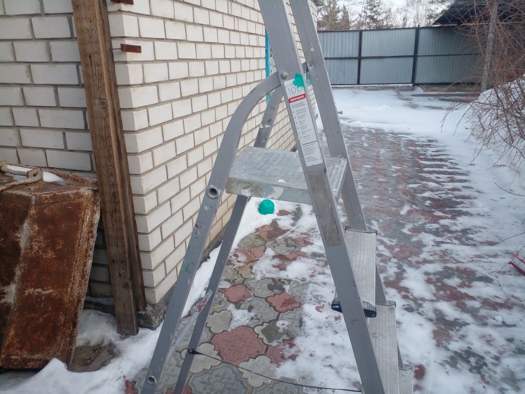 Сдам стремянку пять ступеней