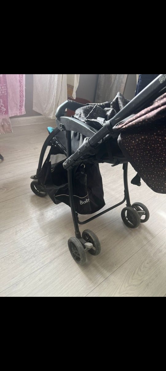 Продаю коляску без накидки