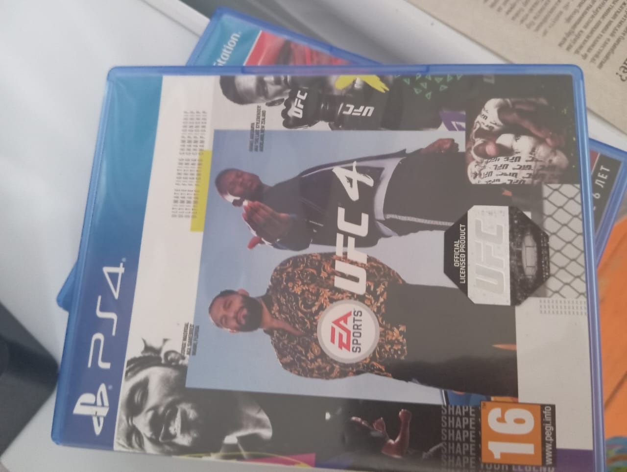 Плейстейшен 4 продаю