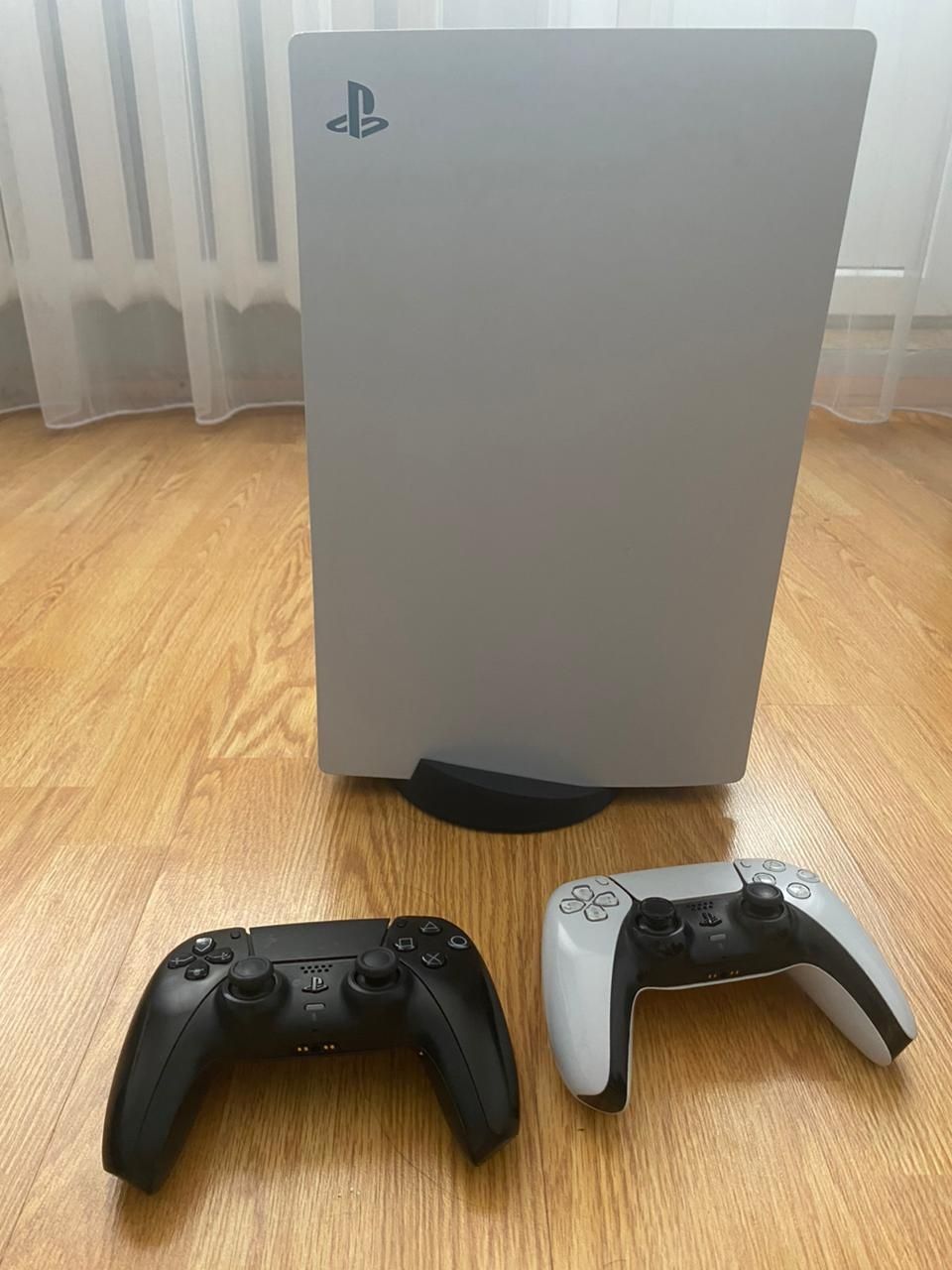 Продам Playstation 5

В хорошем состоянии, имеются загруженные игры: