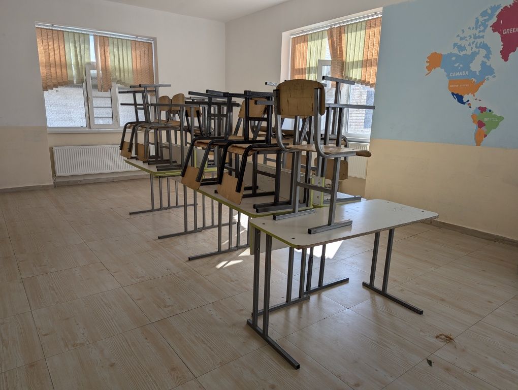 Продам парты со стульями б/у