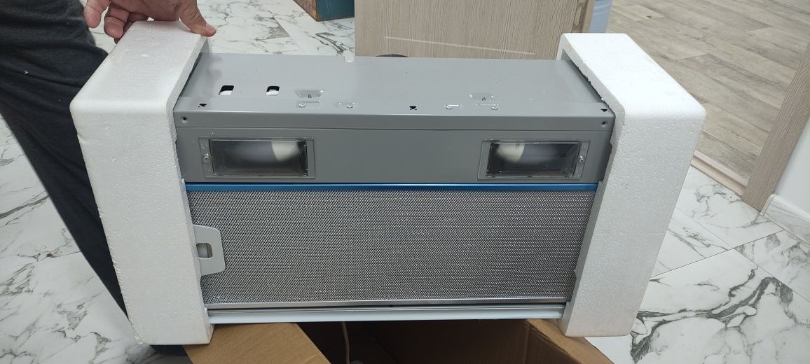 Продам новую кухонную вытяжку