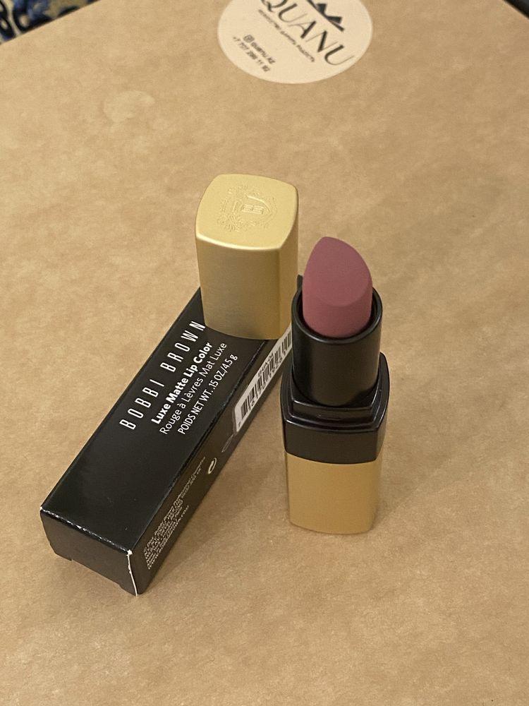 Помада Bobbi Brown